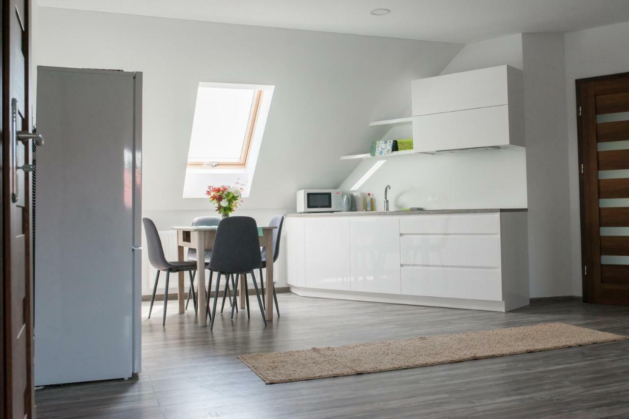 Stas -Przy Szkole Nr 3 W Skawie Skawa Ngoại thất bức ảnh